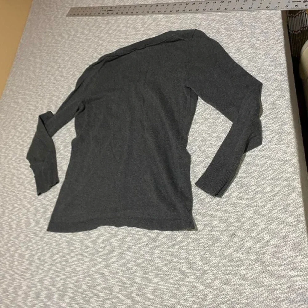 Eddie Bauer Gray Cotton & Cashmere V-Neck Sweater Size: Medium. SKU-B236